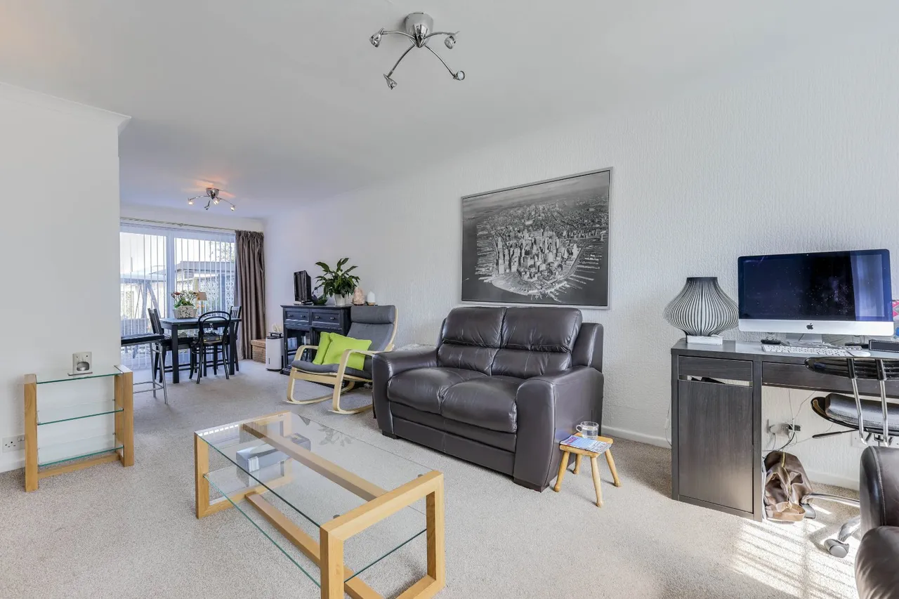 Clover Court, Calverley, LS28, photo 4