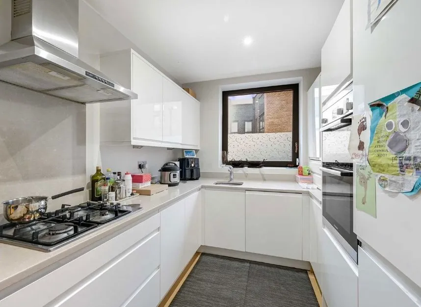 Baltic Avenue, Brentford, TW8, photo 3