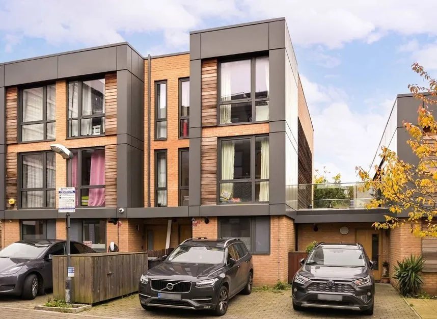 4 bed house for sale — Baltic Avenue, Brentford, TW8