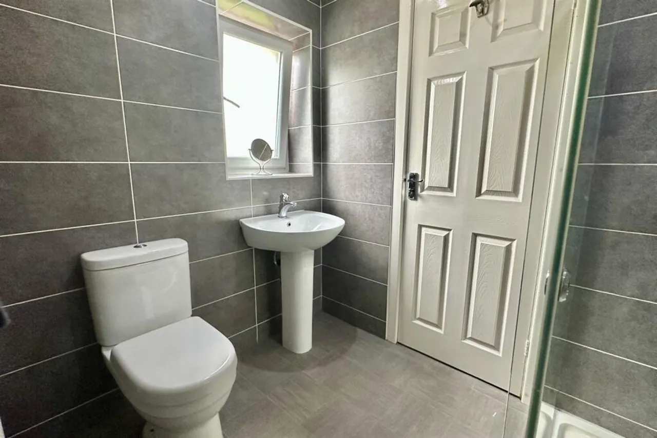 Styal Road, Cheadle, photo 9