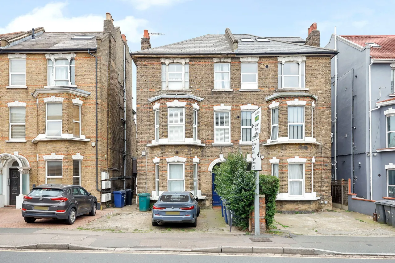 2 bed flat for sale, Claremont Road, London, NW2