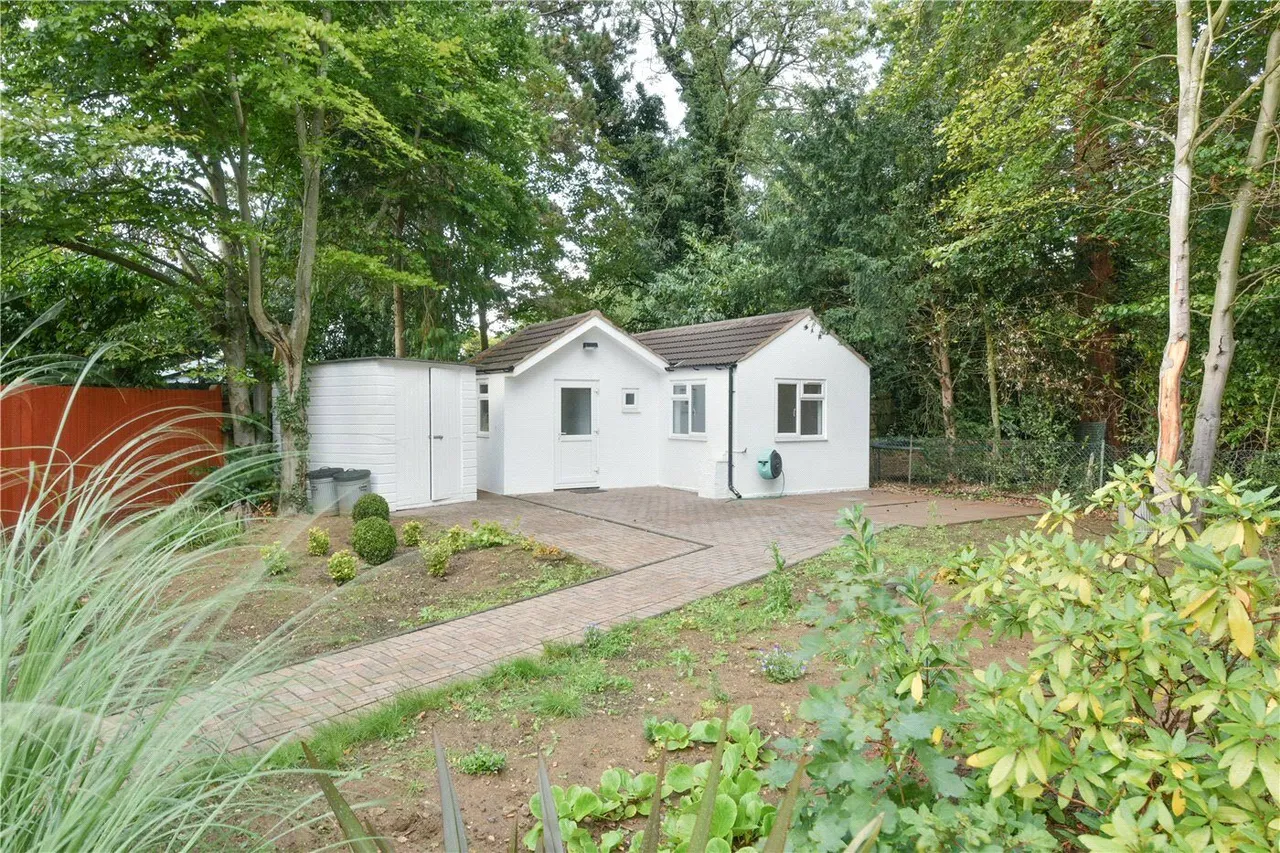 The Paddocks, Weybridge, KT13, photo 14
