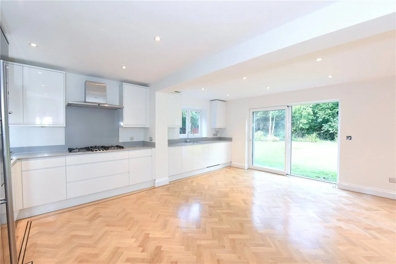 The Paddocks, Weybridge, KT13, photo 12