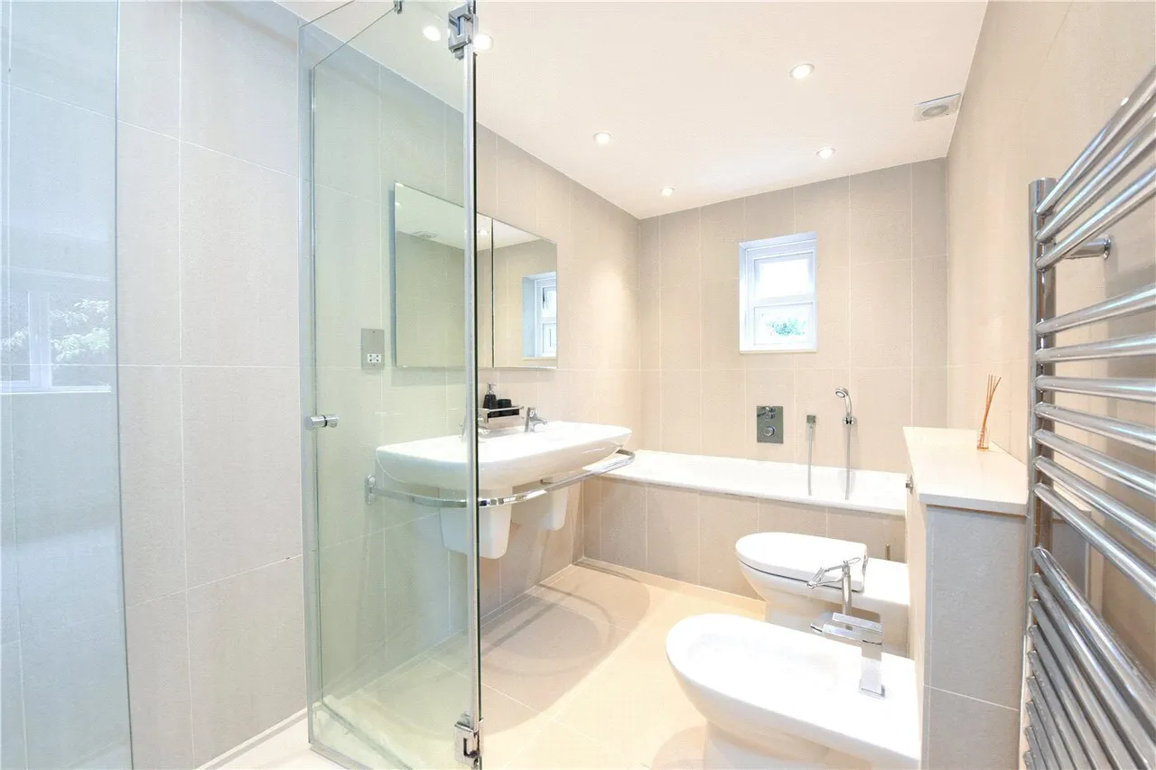 The Paddocks, Weybridge, KT13, photo 11