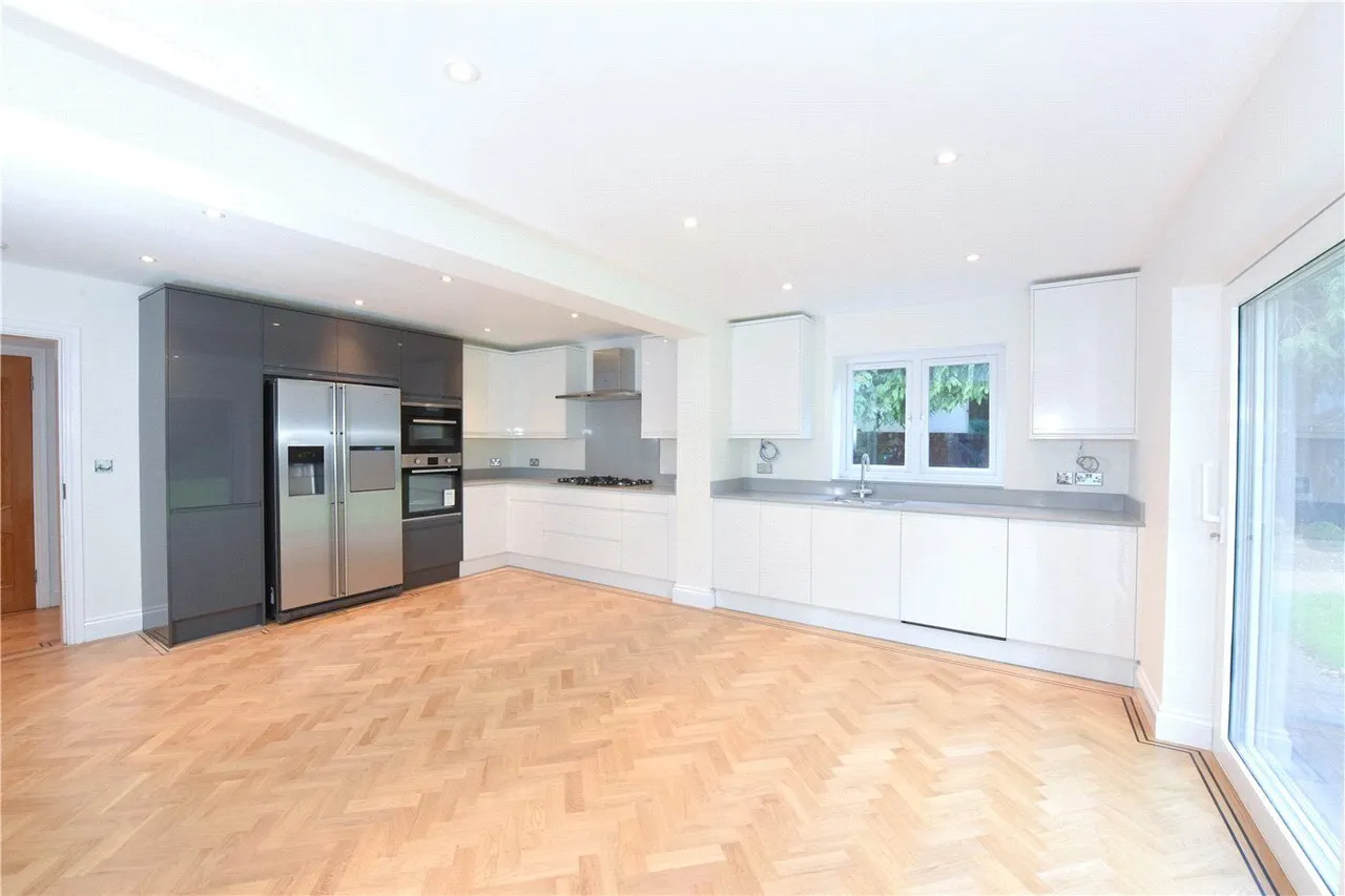 The Paddocks, Weybridge, KT13, photo 13