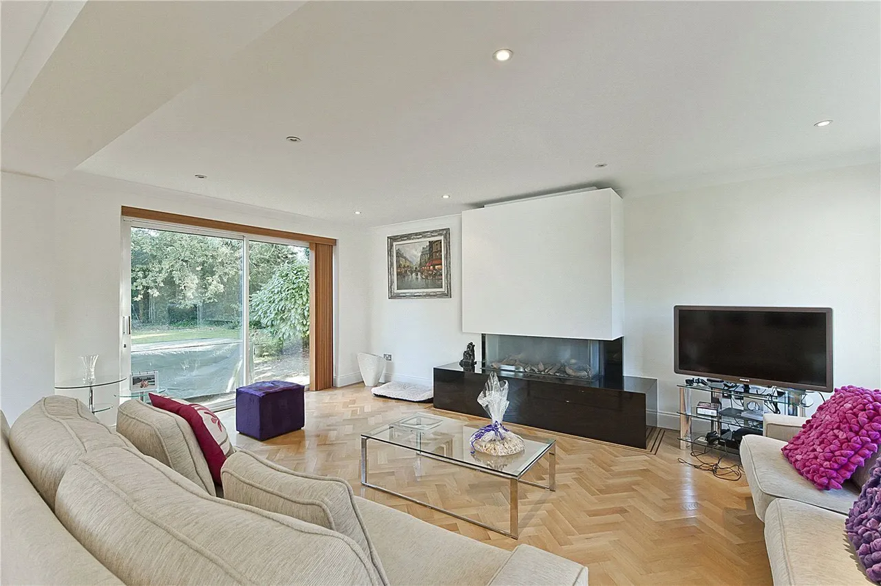 The Paddocks, Weybridge, KT13, photo 4