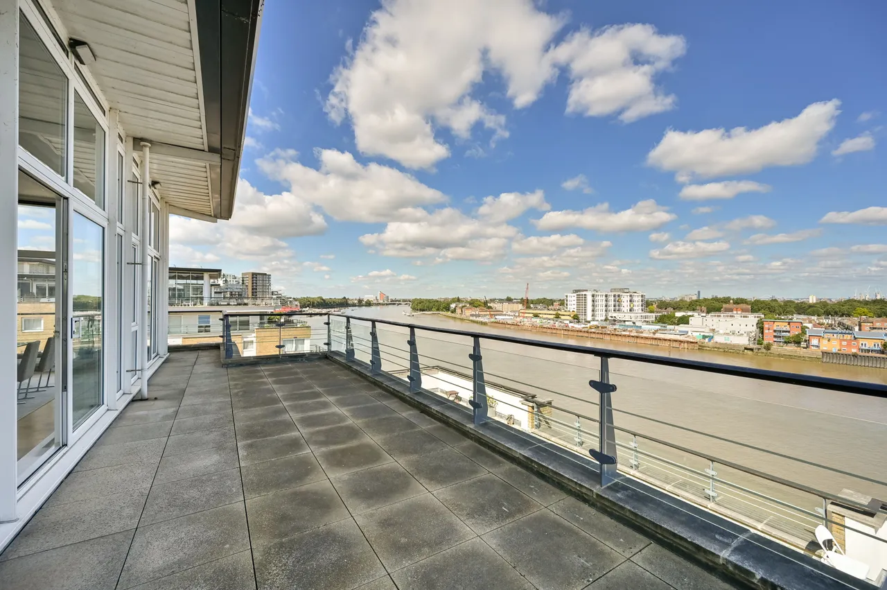 117 Dolphin House, Riverside West, Smugglers Way, London, photo 2