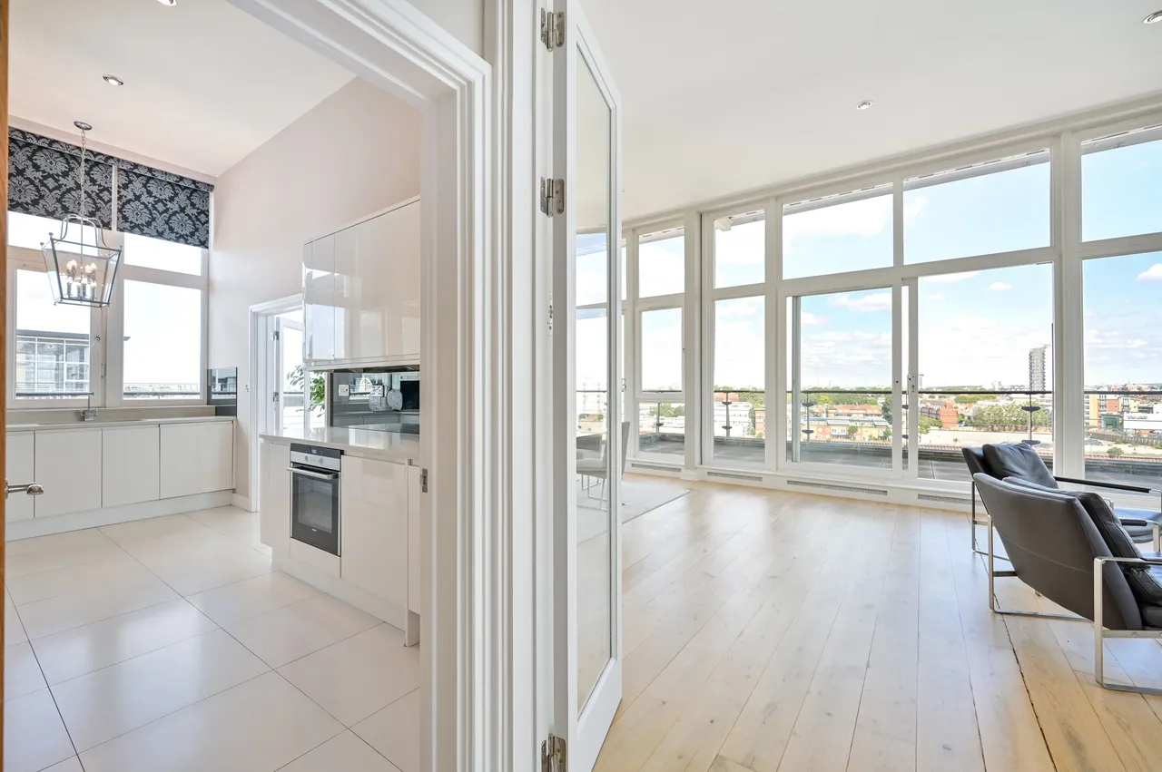 117 Dolphin House, Riverside West, Smugglers Way, London, photo 10