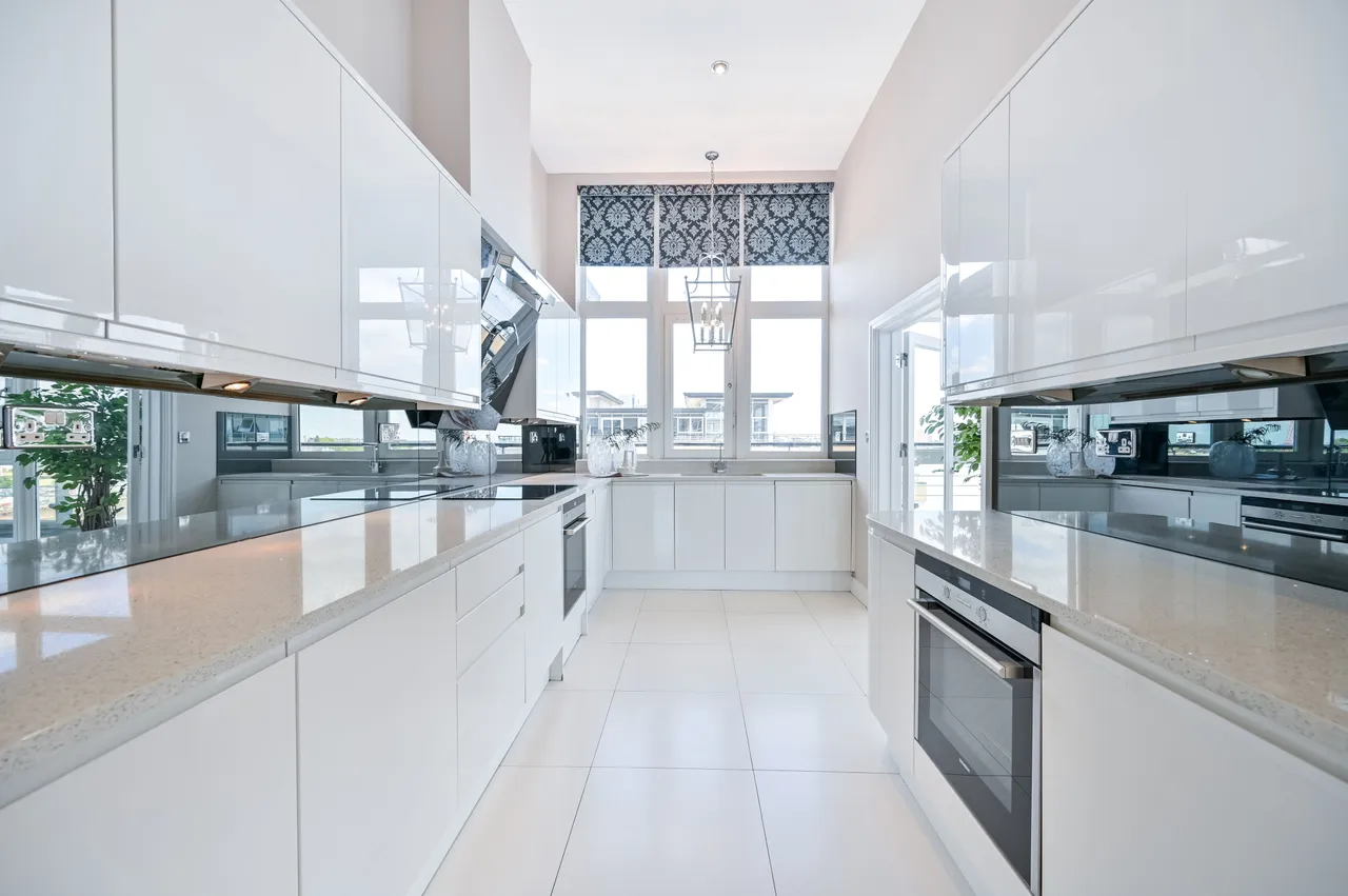 117 Dolphin House, Riverside West, Smugglers Way, London, photo 5