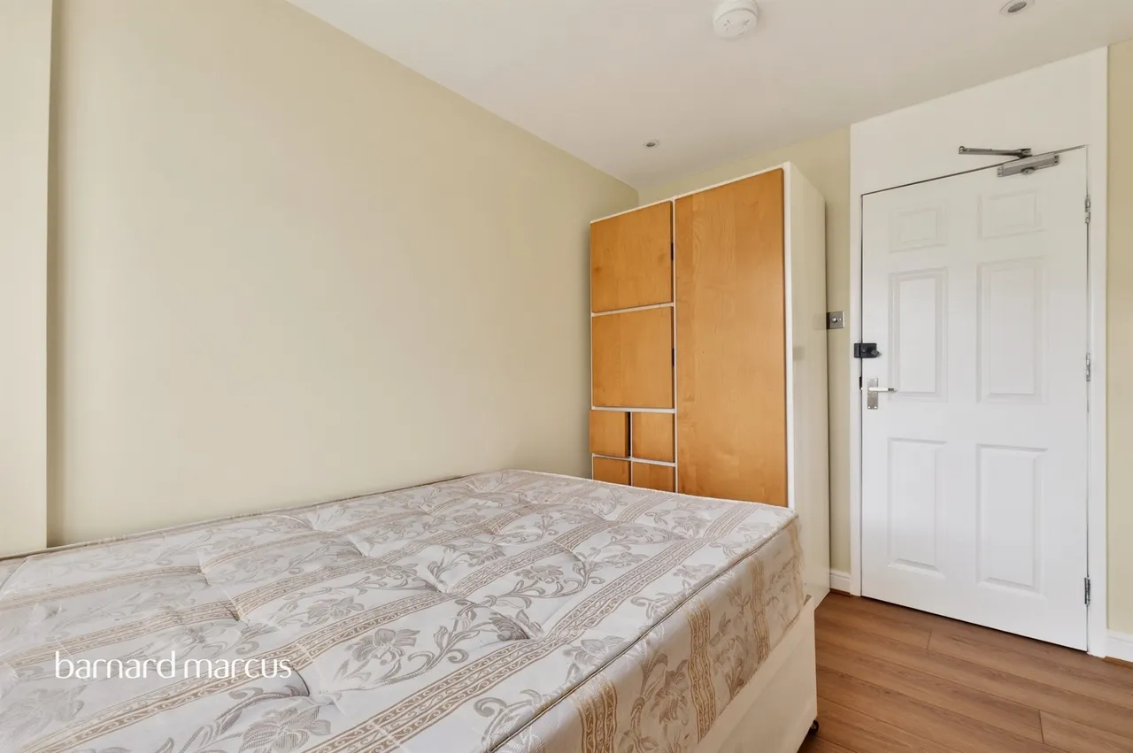 Hazelhurst Road, London, photo 11