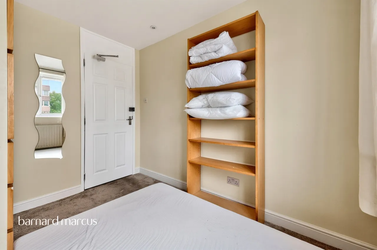 Hazelhurst Road, London, photo 3