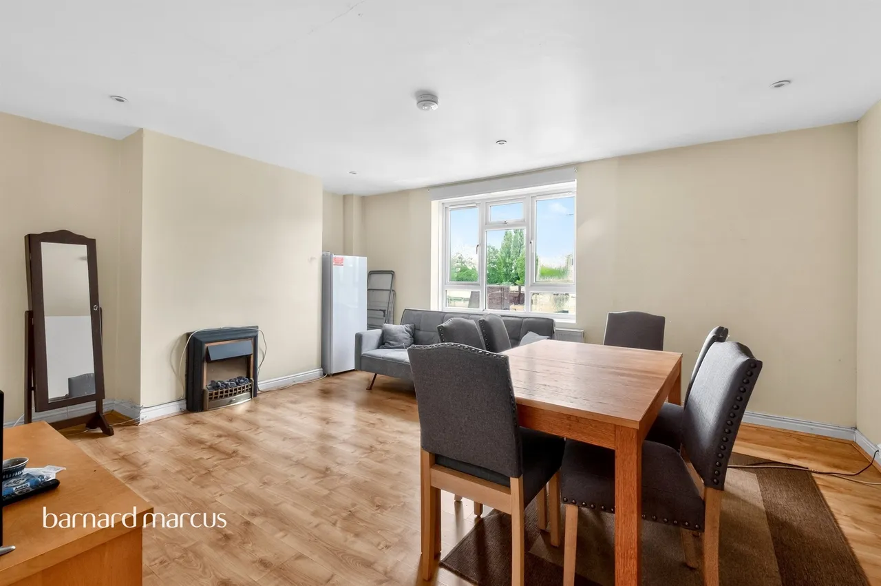 Hazelhurst Road, London, photo 4