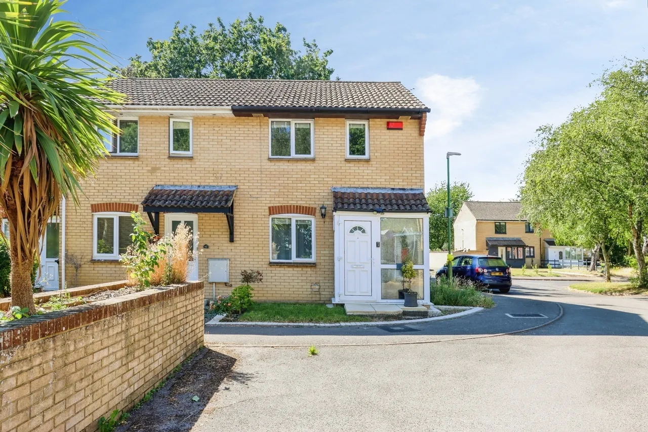 2 bed house for sale, Tytherley Green, Throop, BH8