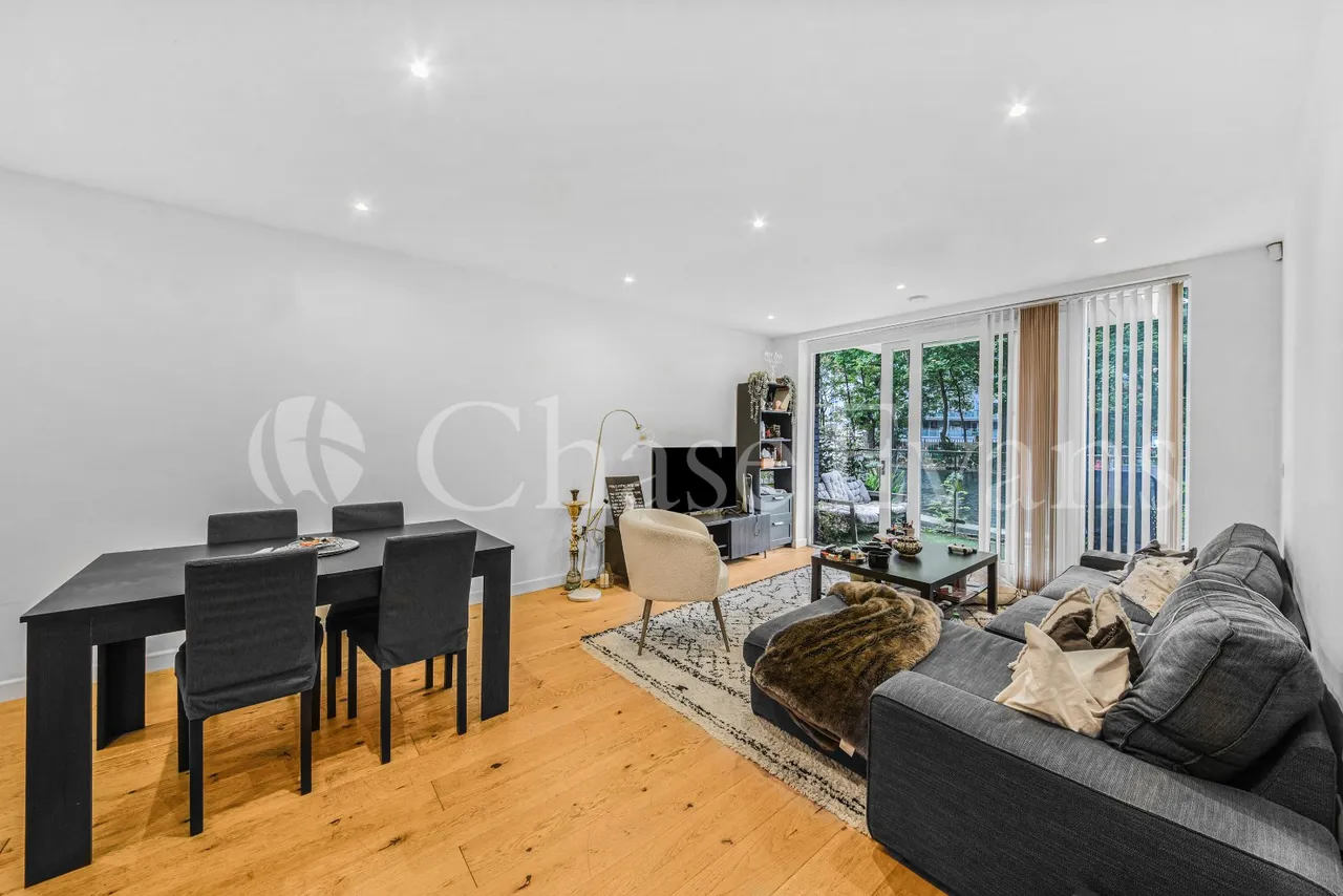 2 bed flat for sale — Waterfront Apartments, Amberley Road, Maida Vale, London, W9