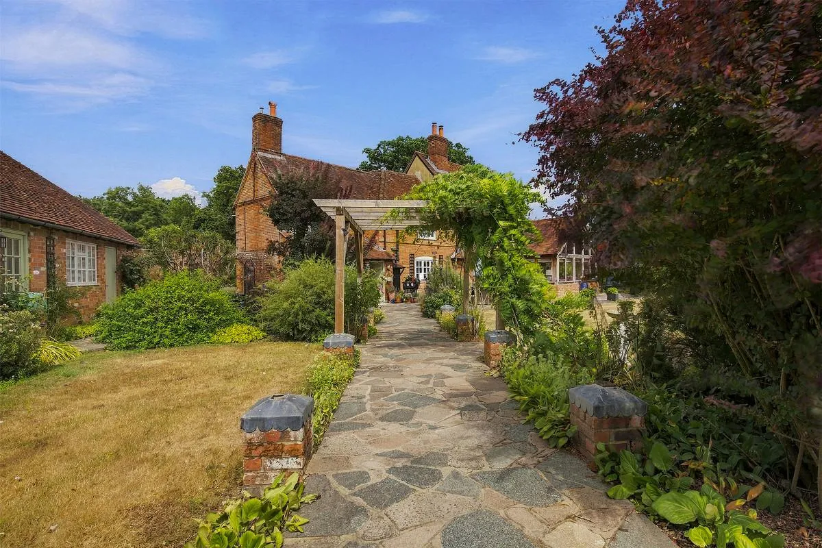 New Road, Little London, RG26, photo 25