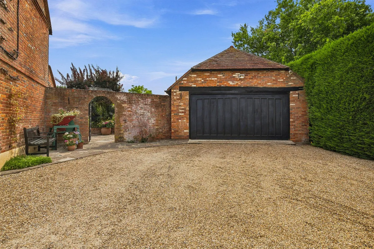New Road, Little London, RG26, photo 31