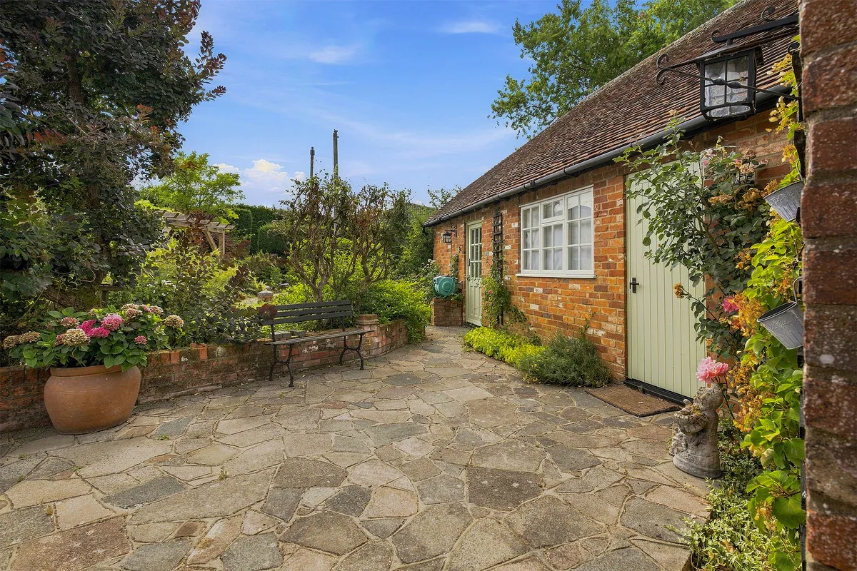 New Road, Little London, RG26, photo 24