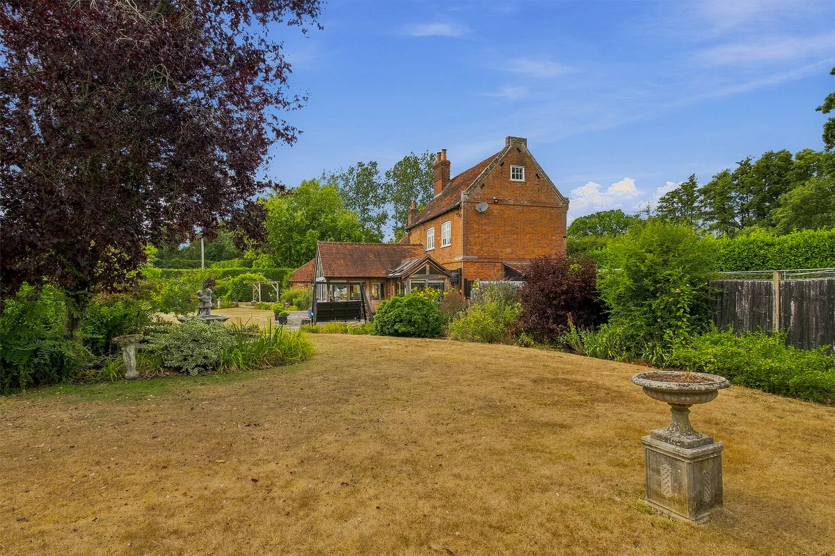 New Road, Little London, RG26, photo 26