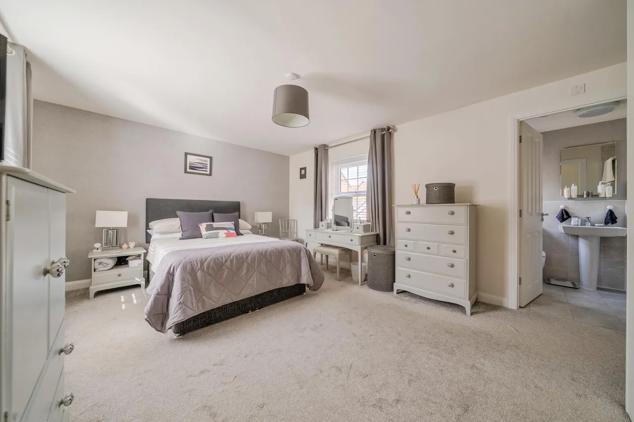 Erghum Lane, Devizes, SN10, photo 4