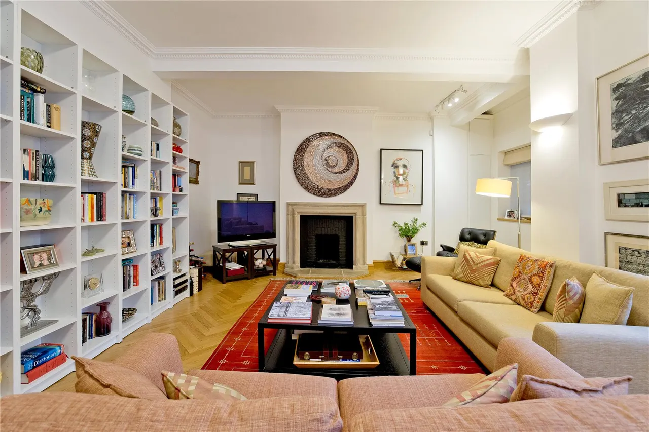 3 bed flat to rent, Eton Avenue, Belsize Park, NW3