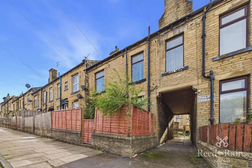 2 bed house to rent, Paley Terrace, Bradford, BD4