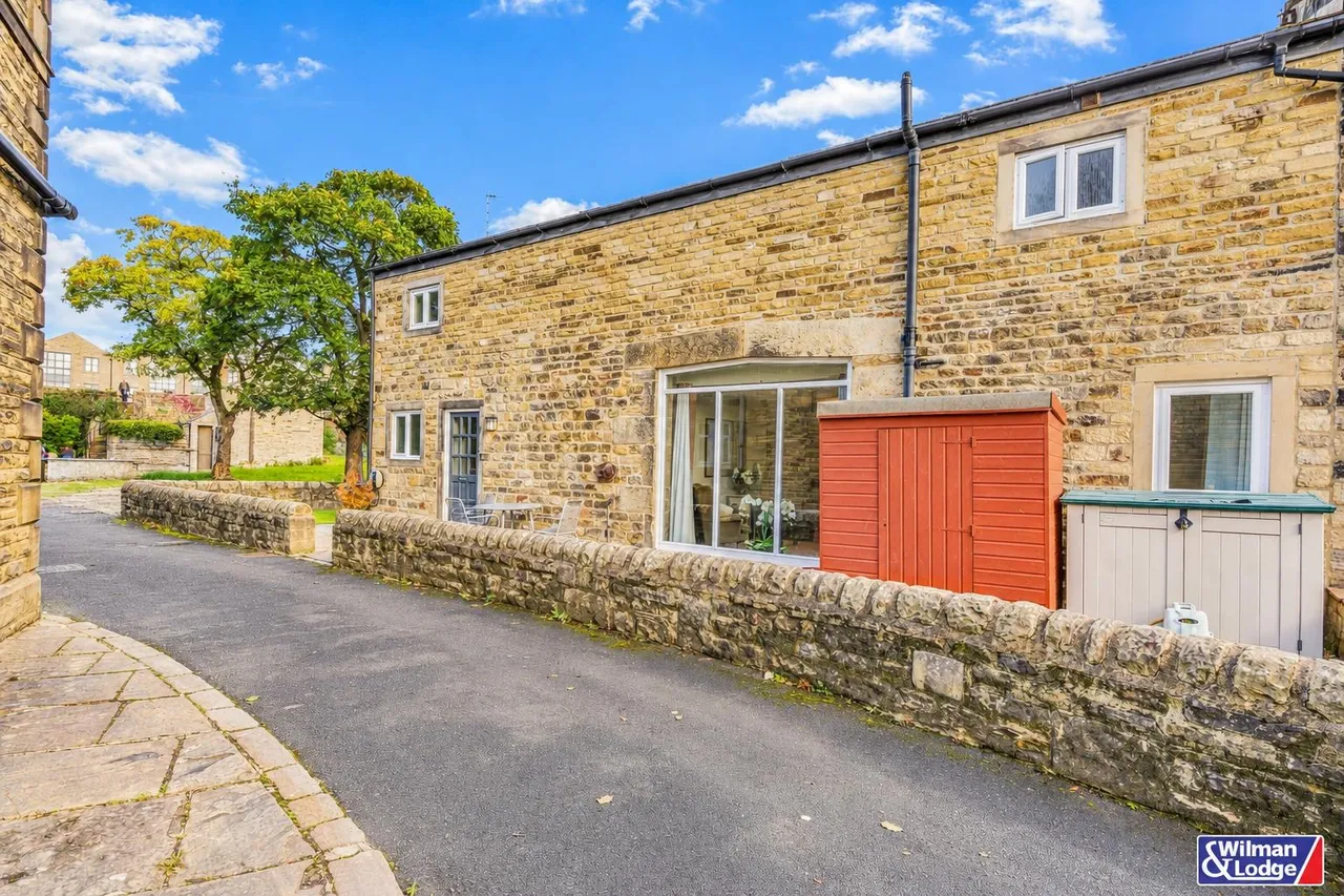 4 bed property for sale, Hainsworth Road, Silsden, BD20