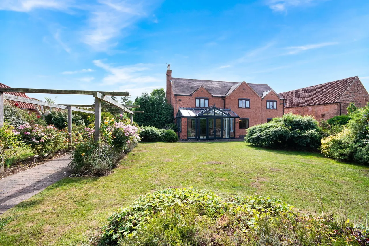 Hall Close, East Markham, NG22, photo 3