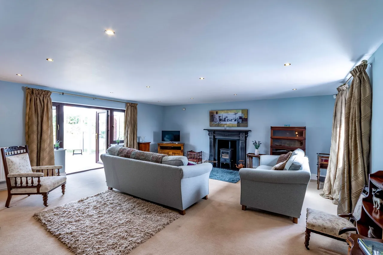 Hall Close, East Markham, NG22, photo 9