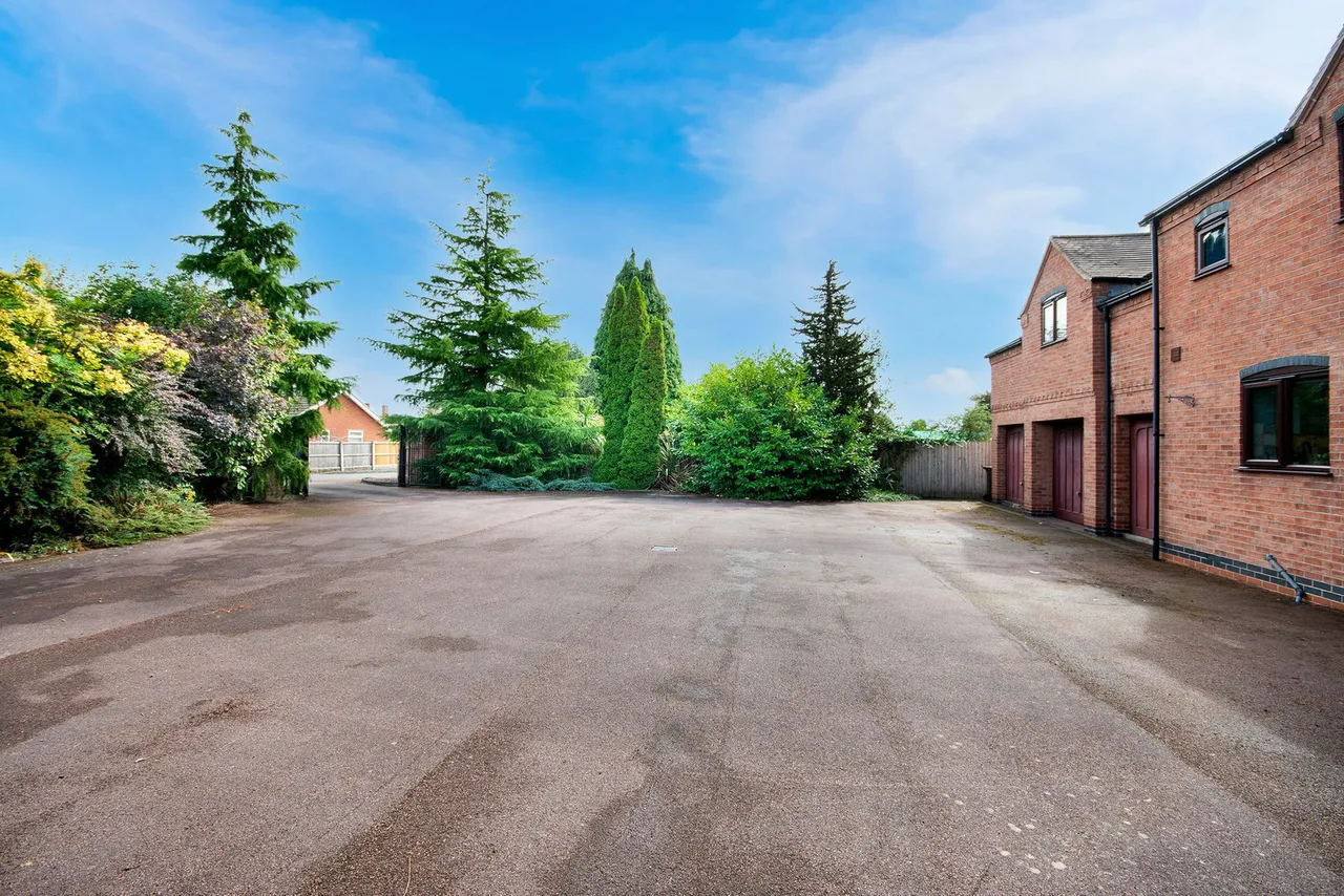 Hall Close, East Markham, NG22, photo 33