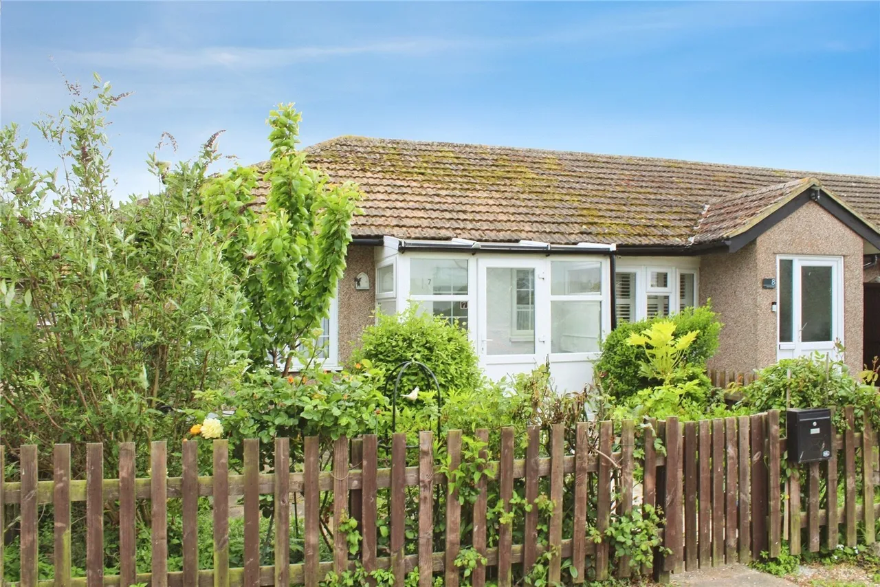 2 bed house for sale, Laburnum Grove, Minster Park, ME12