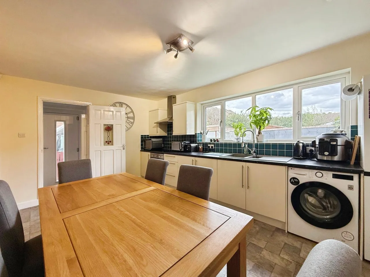 St. Annes Drive, Monk Bretton, S71, photo 3