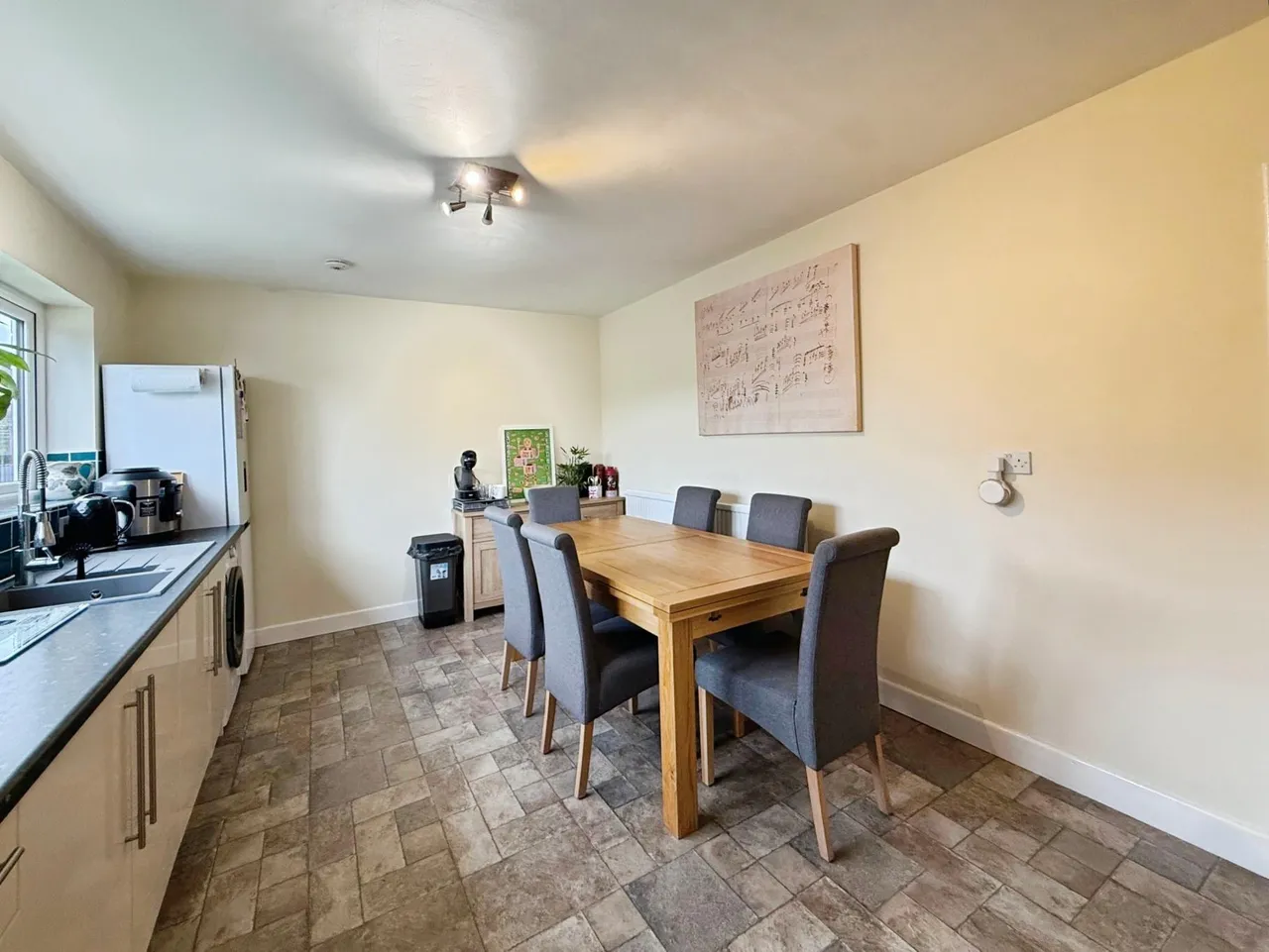 St. Annes Drive, Monk Bretton, S71, photo 9