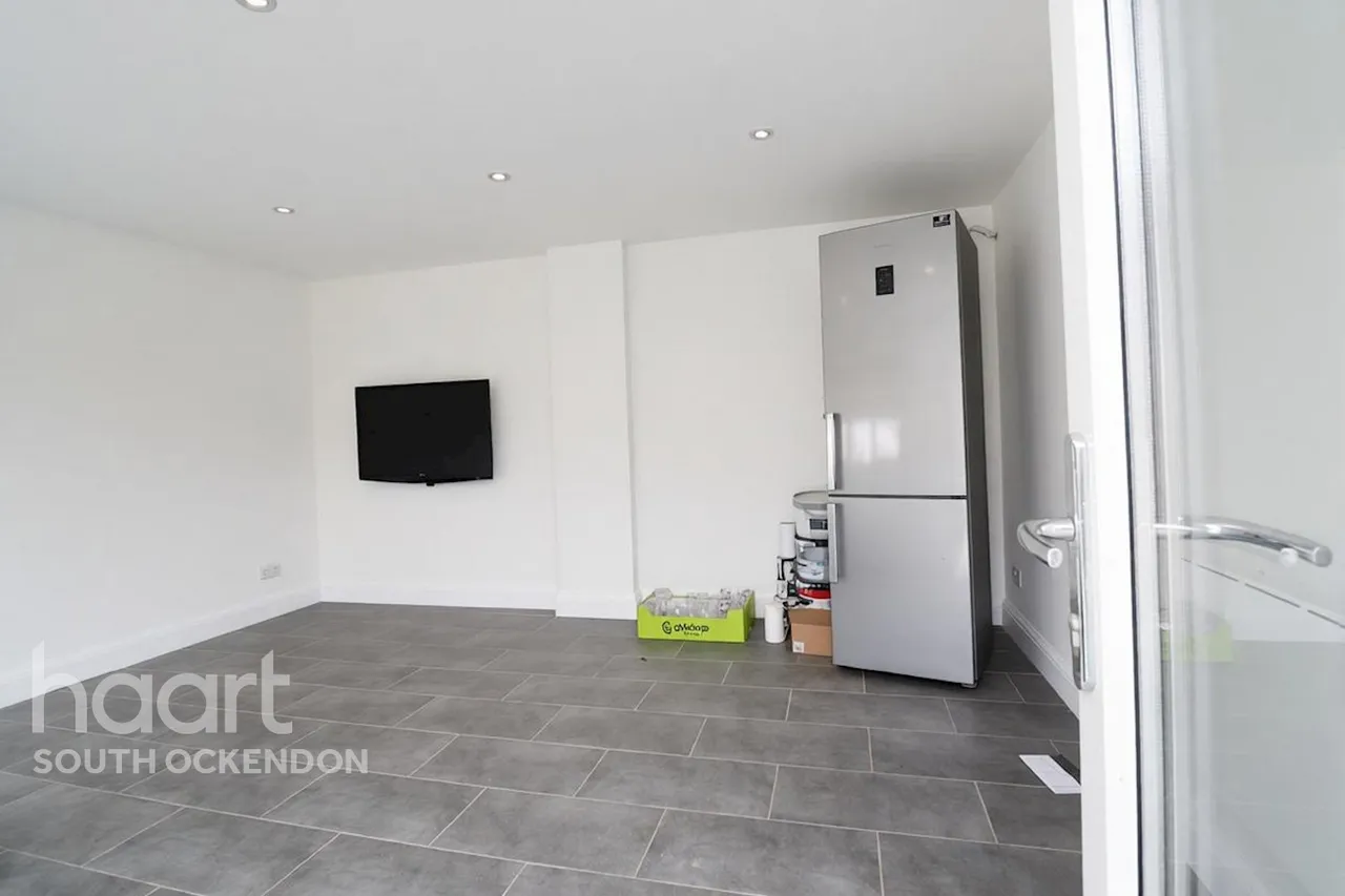Dene Path, South Ockendon, RM15, photo 9
