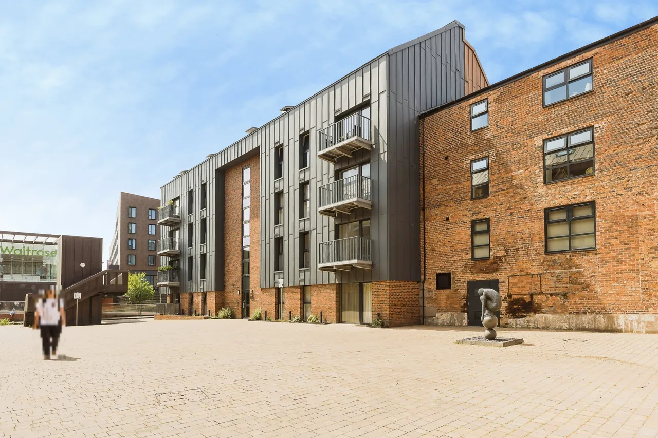 2 bed flat for sale — Robinson Way, Chester