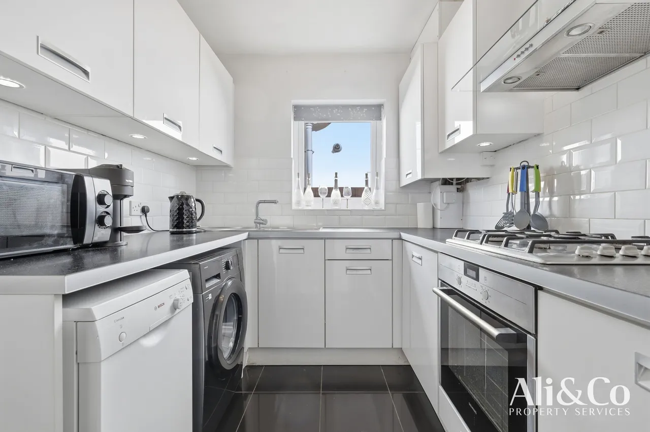 Crowstone Road, Grays, Essex, RM16 2SR, photo 10