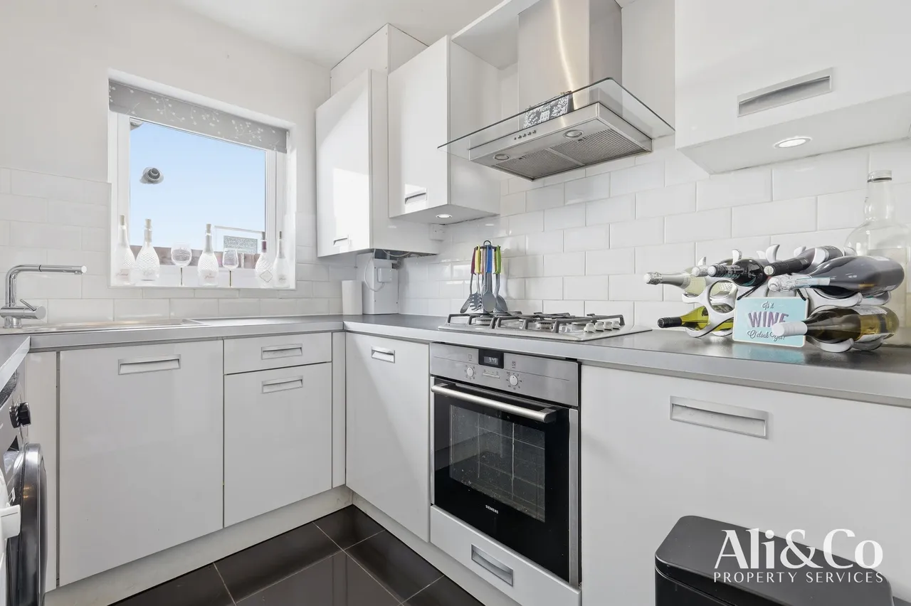 Crowstone Road, Grays, Essex, RM16 2SR, photo 9