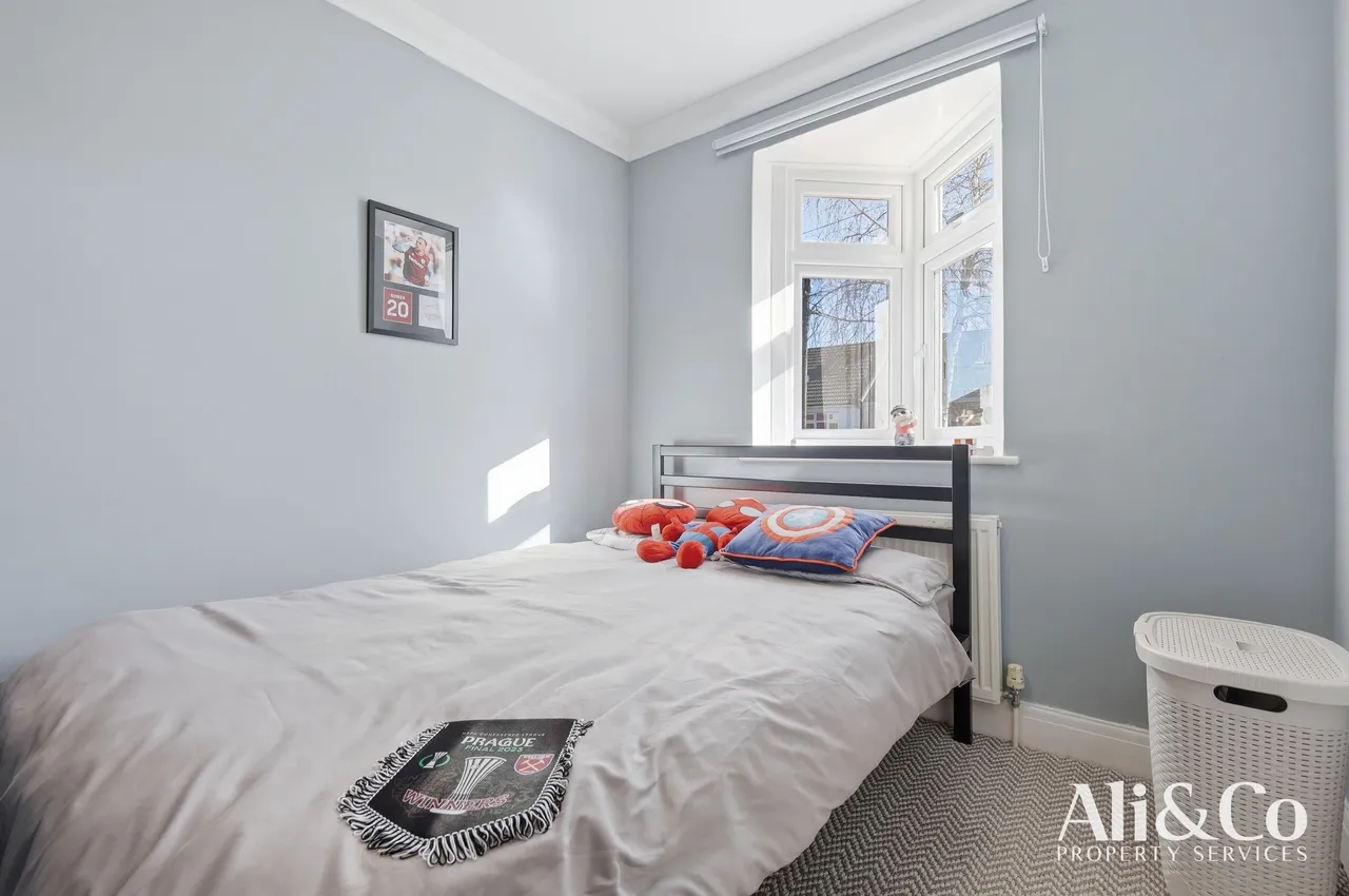 Crowstone Road, Grays, Essex, RM16 2SR, photo 13