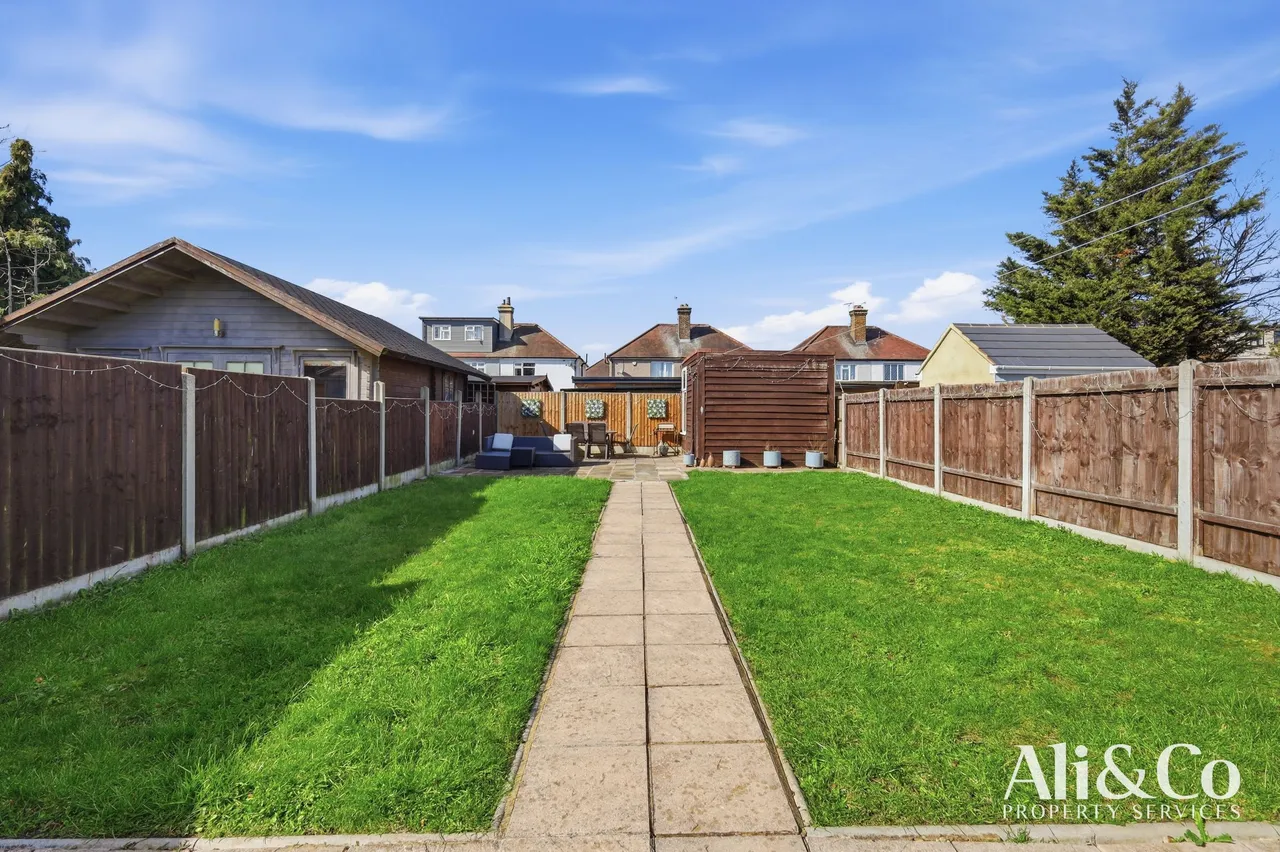 Crowstone Road, Grays, Essex, RM16 2SR, photo 4