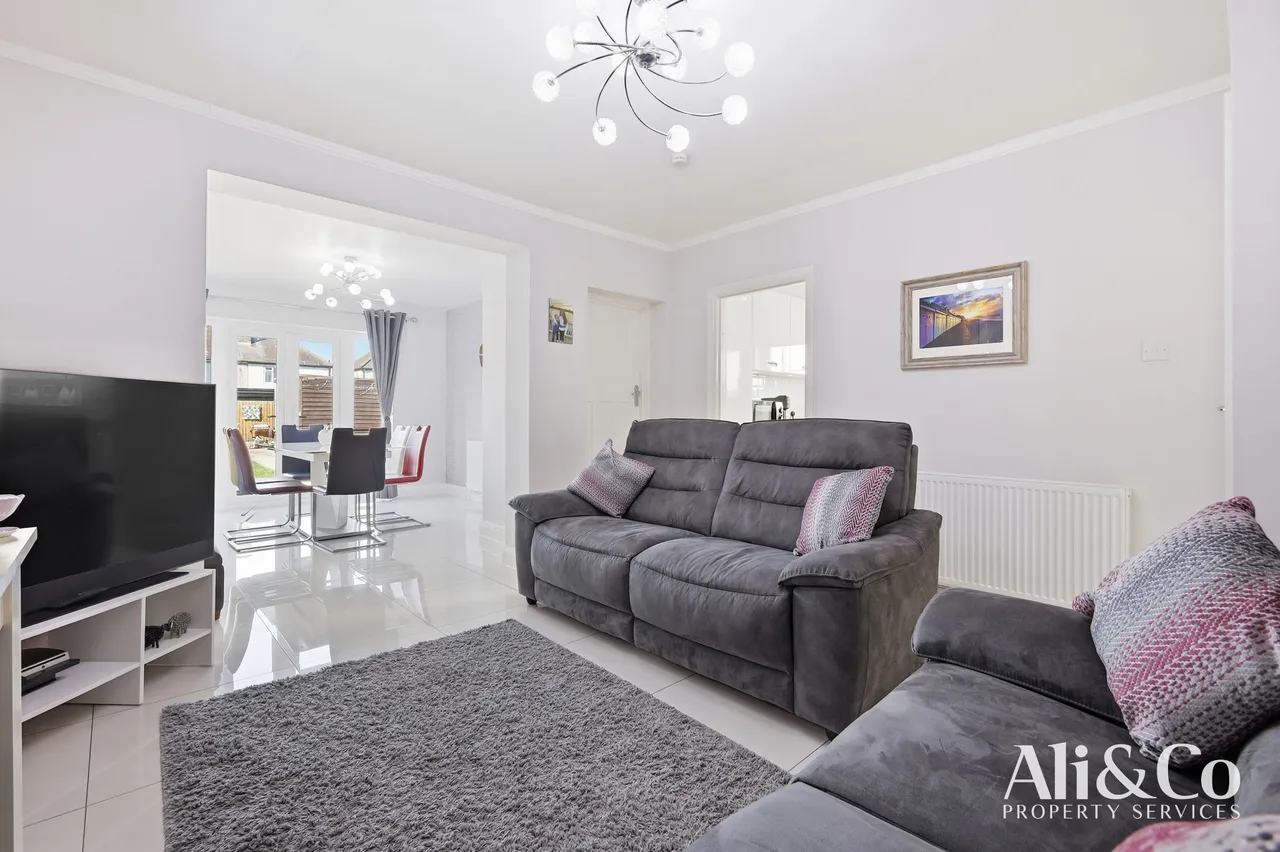 Crowstone Road, Grays, Essex, RM16 2SR, photo 5