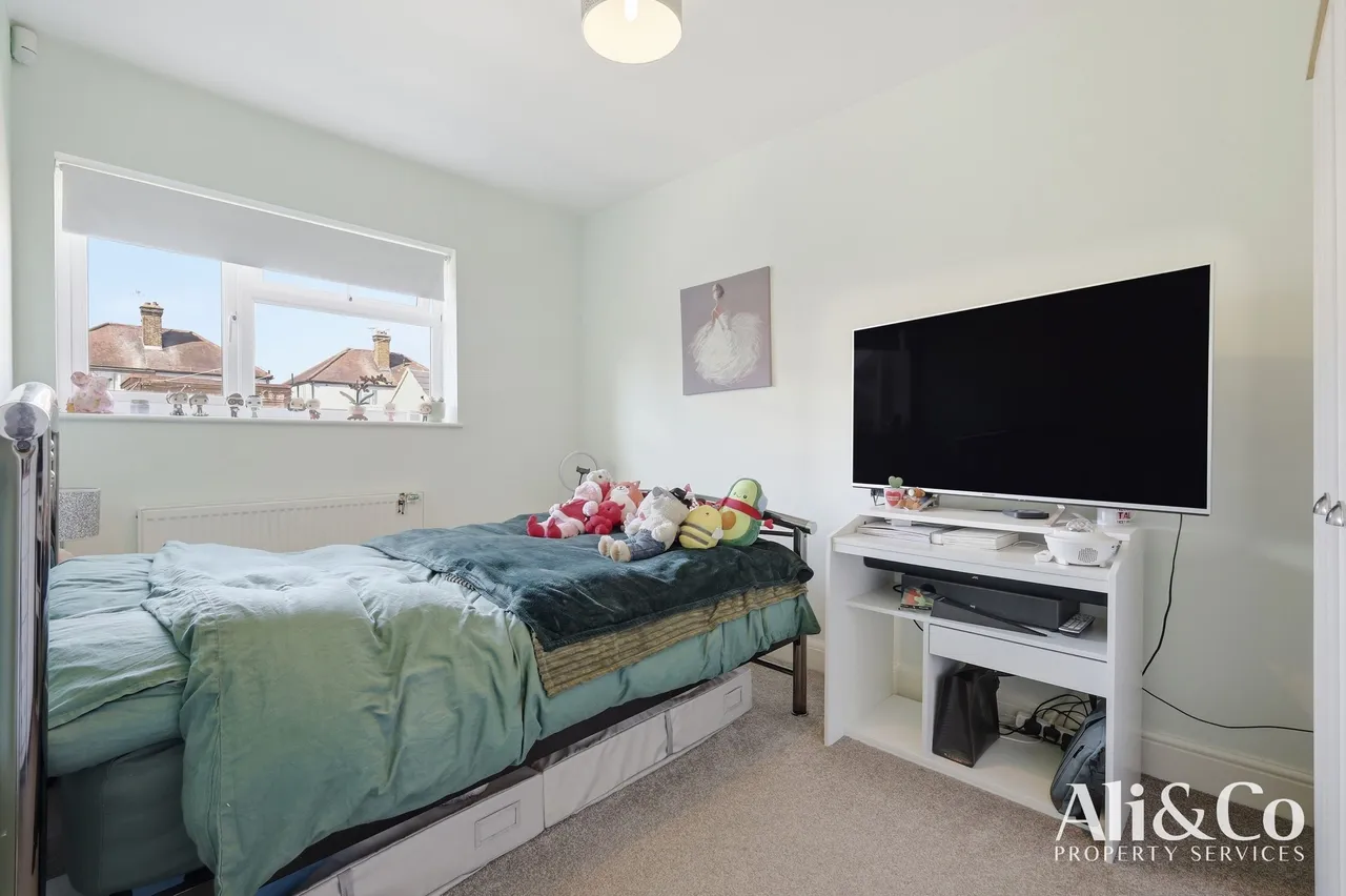 Crowstone Road, Grays, Essex, RM16 2SR, photo 15