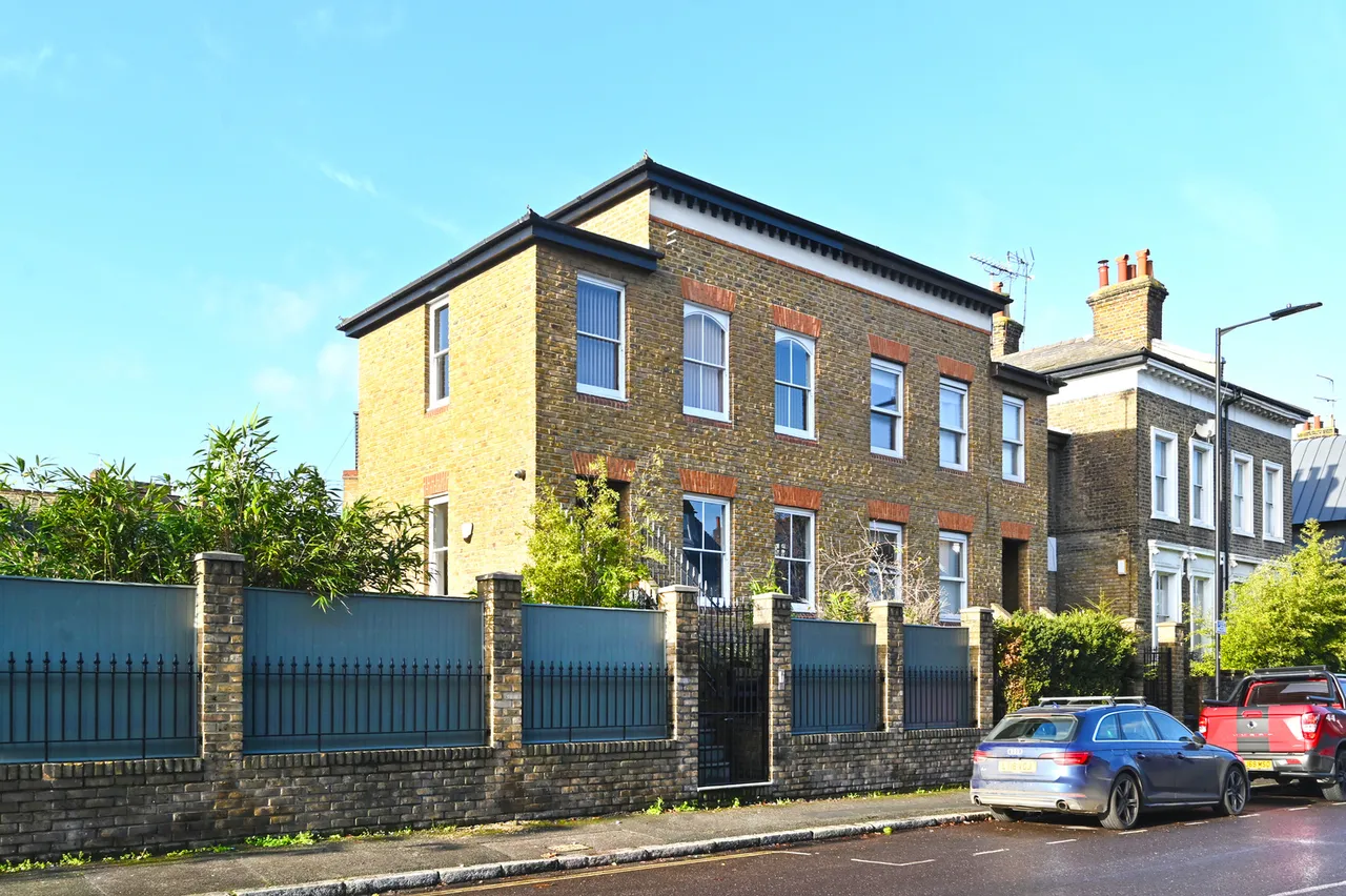 4 bed house for sale, Terrace Road, London, E9