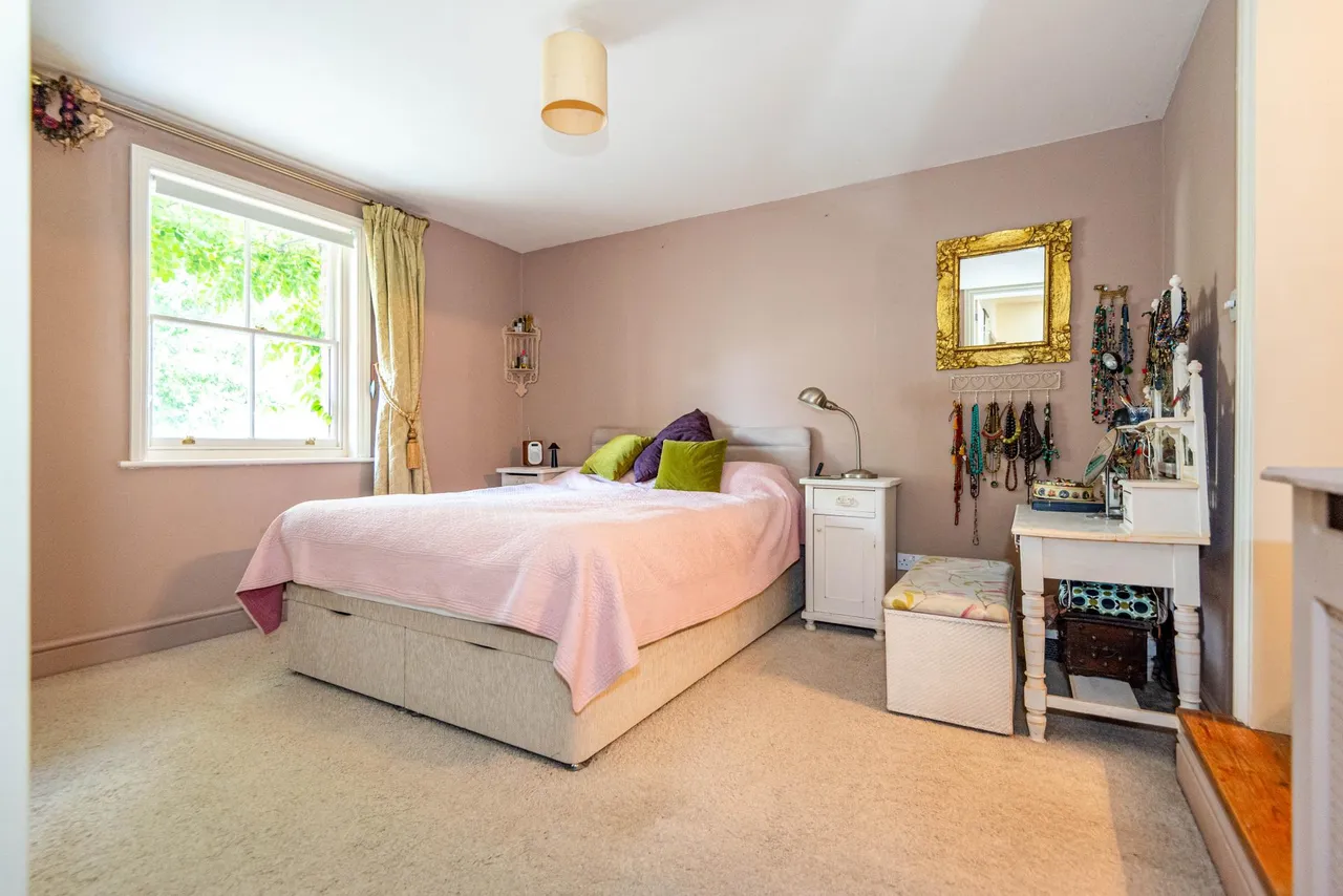 High Road, Wormley, EN10, photo 9
