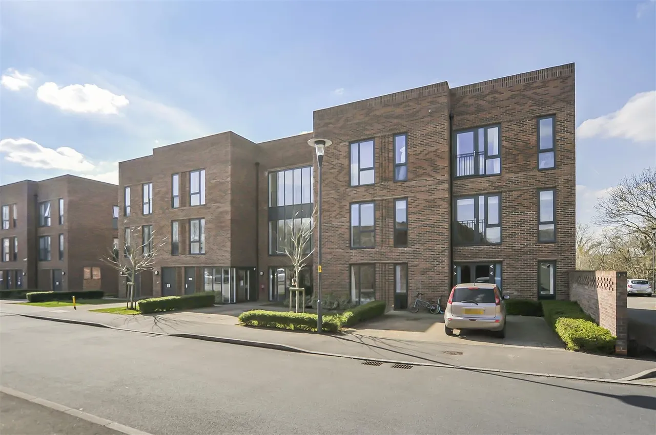 1 bed flat for sale — Barnes Wallis Way Bricket Wood, St. Albans AL2 3FL