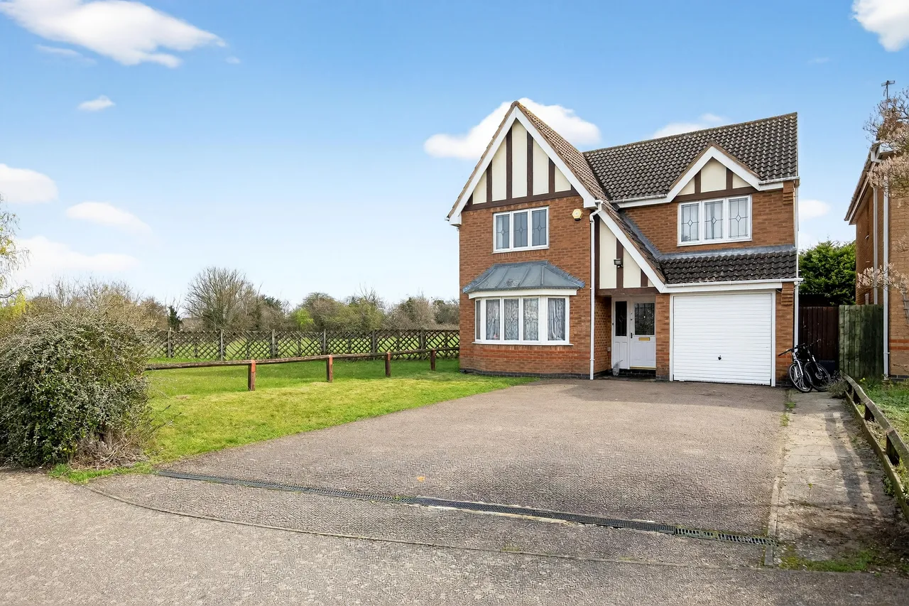 4 bed house for sale — Bourton Way, Wellingborough