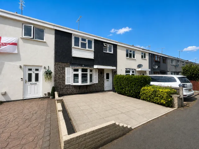 3 bed house to rent — Neville Shaw, Basildon