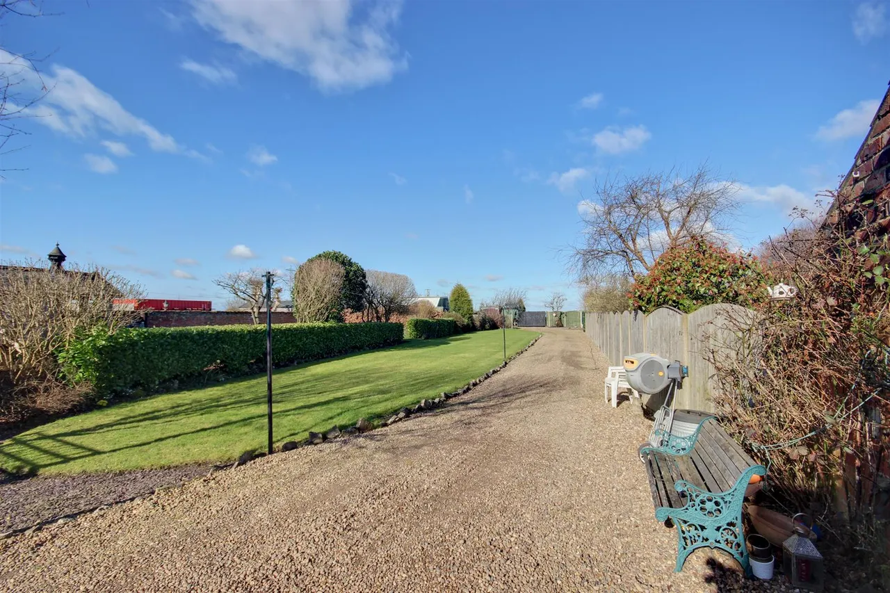 Main Street, Broomfleet, Brough, photo 11