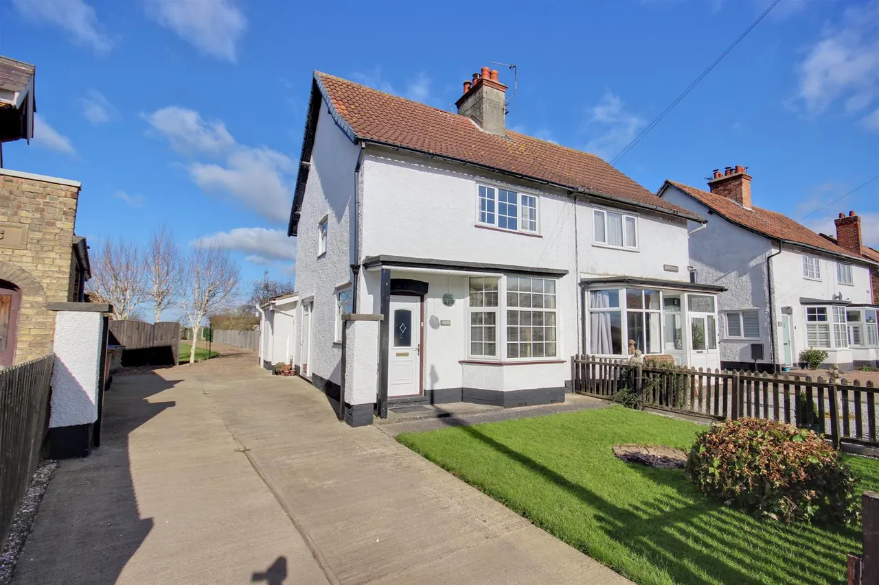 3 bed property for sale — Main Street, Broomfleet, Brough