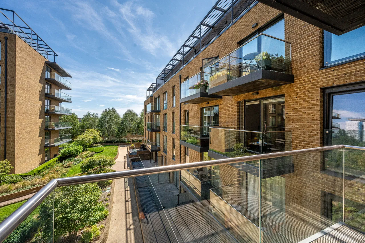 142 Wallace Court, 52 Tizzard Grove, London, photo 8