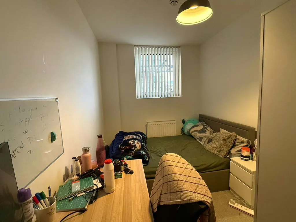 352 Avebury Boulevard, Milton Keynes, Buckinghamshire, MK9 2JH, photo 6