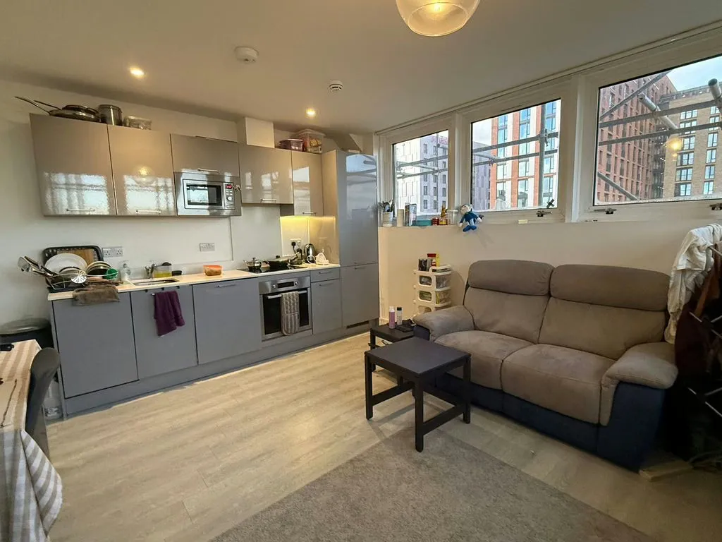 2 bed property for sale — 352 Avebury Boulevard, Milton Keynes, Buckinghamshire, MK9 2JH